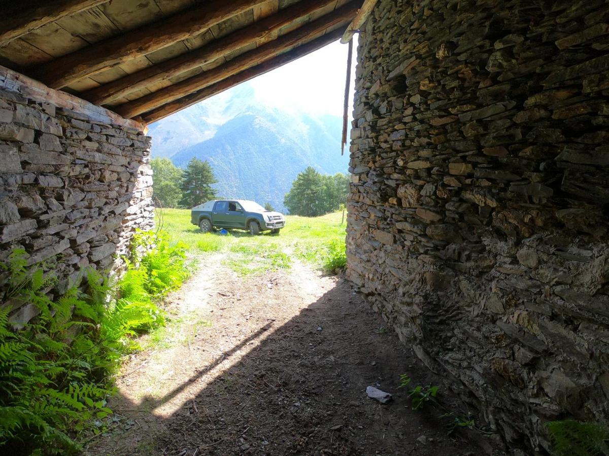 Готель Bordes Pirineu, Costuix Areu Екстер'єр фото