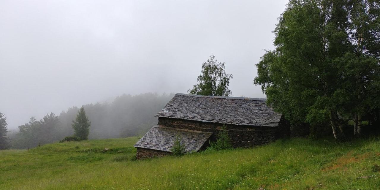 Готель Bordes Pirineu, Costuix Areu Екстер'єр фото