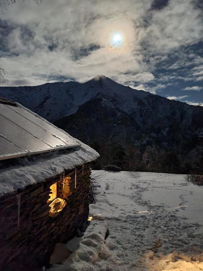Готель Bordes Pirineu, Costuix Areu Екстер'єр фото